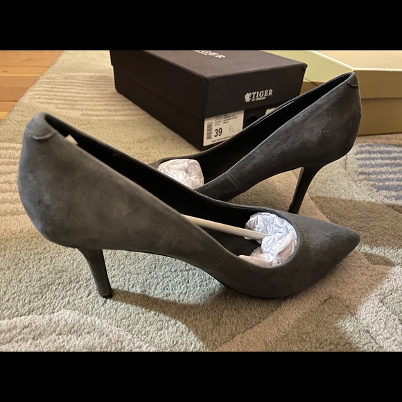 Tiger of Sweden Classic Suede Pump - Picture 2 of 4